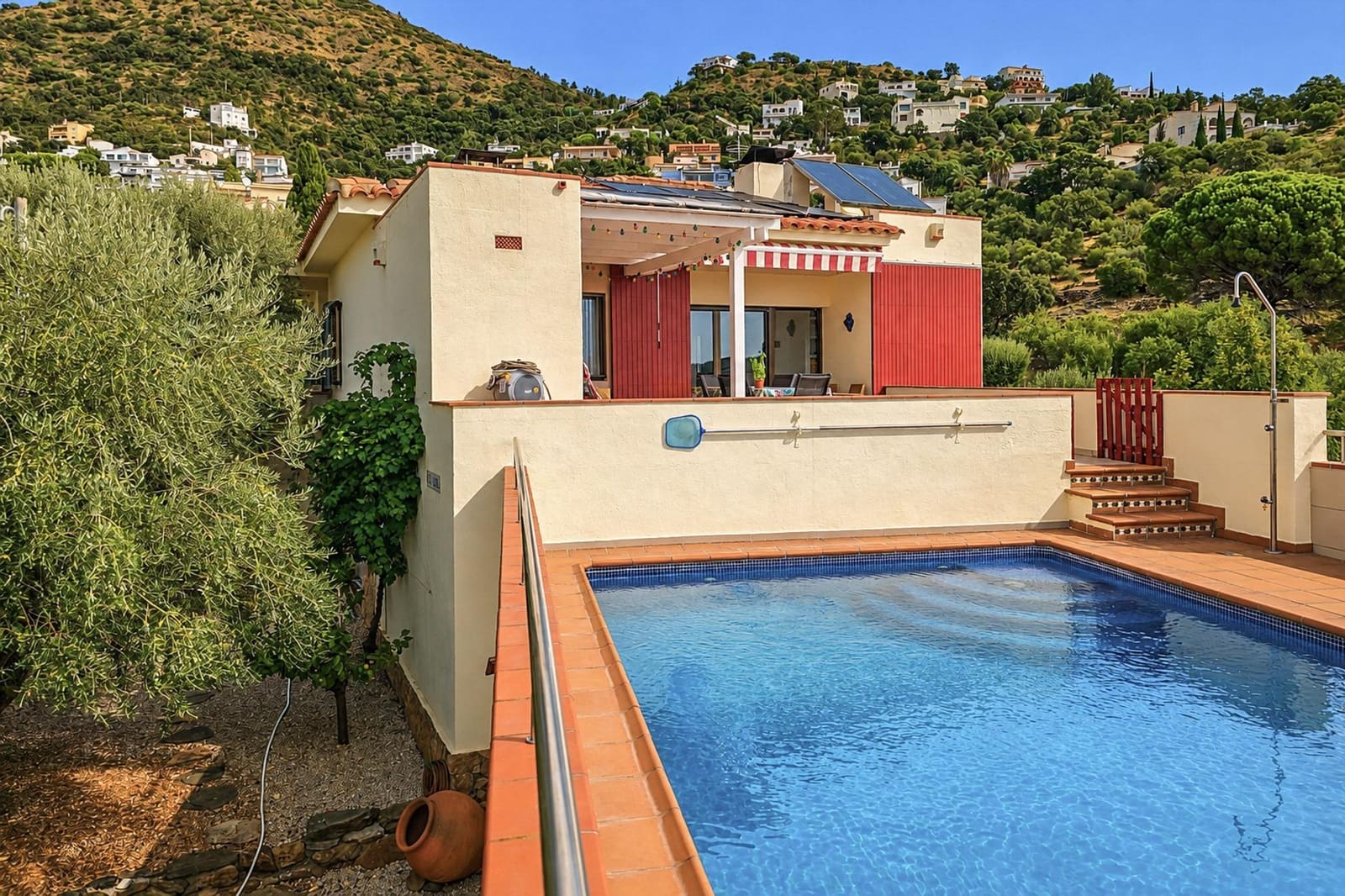 Apartamento de 4 habitaciones en Roses en venta con piscina garaje - 890.000 € (Ref: 10041106)