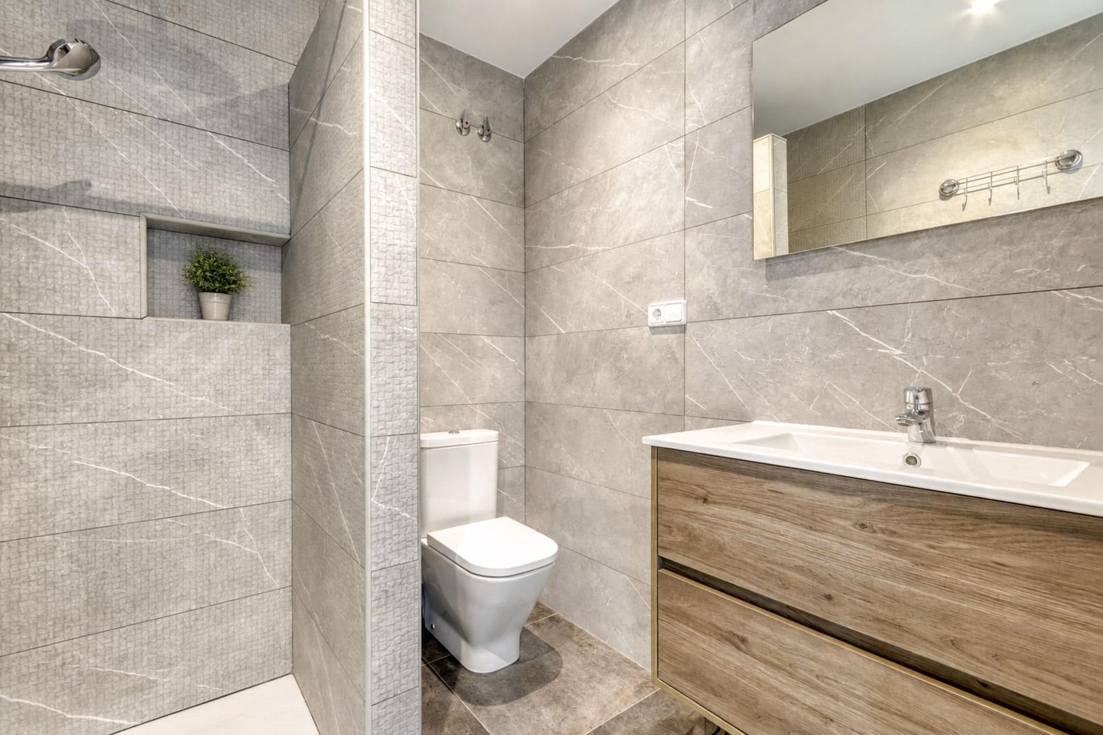 Apartamento de 4 habitaciones en Roses en venta con piscina garaje - 890.000 € (Ref: 10041106)