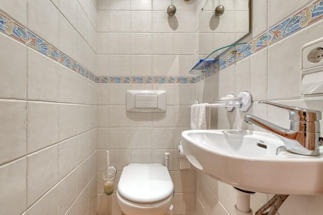 Apartamento de 4 habitaciones en Roses en venta con piscina garaje - 890.000 € (Ref: 10041106)