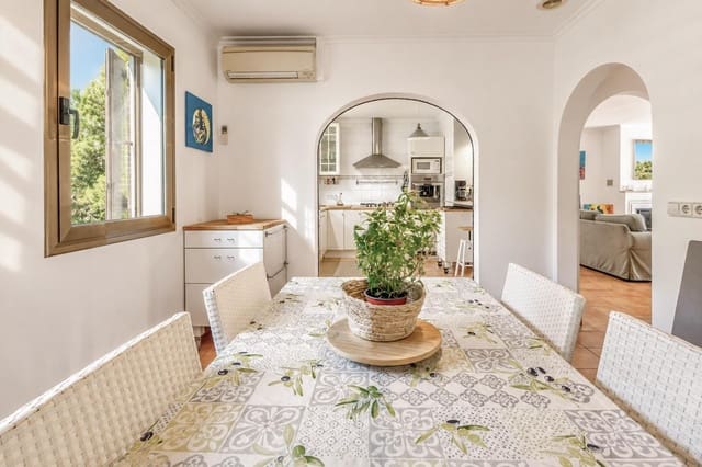 Apartamento de 4 habitaciones en Roses en venta con piscina garaje - 890.000 € (Ref: 10041106)