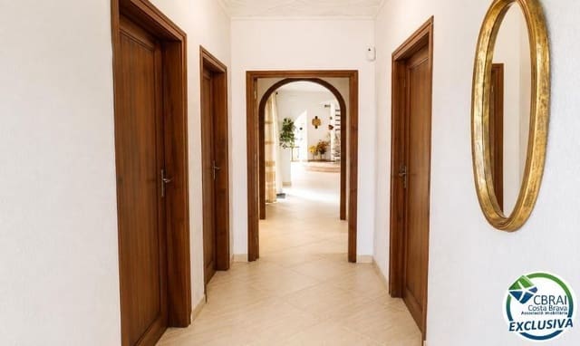 3 sovrum Villa till salu i Empuriabrava, Castelló d'Empúries med garage - 795 000 € (Ref: 10041108)