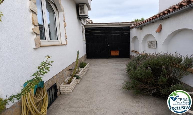 3 sovrum Villa till salu i Empuriabrava med garage - 795 000 € (Ref: 10041108)