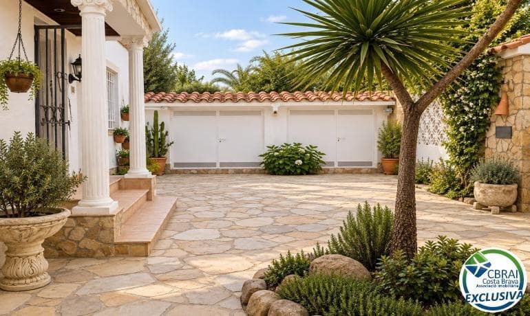 3 sovrum Villa till salu i Empuriabrava med garage - 795 000 € (Ref: 10041108)