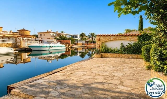 3 sovrum Villa till salu i Empuriabrava, Castelló d'Empúries med garage - 795 000 € (Ref: 10041108)