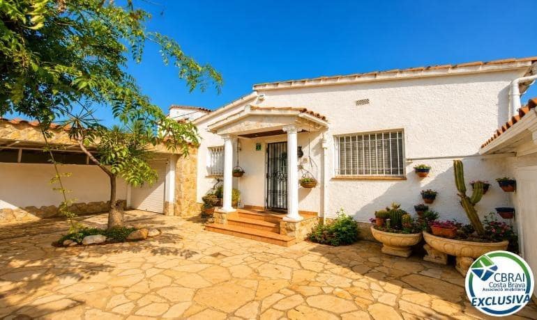 3 sovrum Villa till salu i Empuriabrava med garage - 795 000 € (Ref: 10041108)