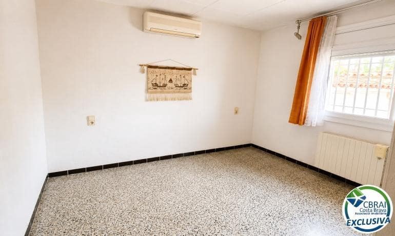 3 sovrum Villa till salu i Empuriabrava med garage - 795 000 € (Ref: 10041108)