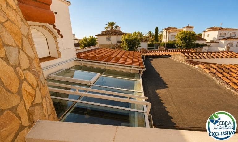 3 sovrum Villa till salu i Empuriabrava med garage - 795 000 € (Ref: 10041108)