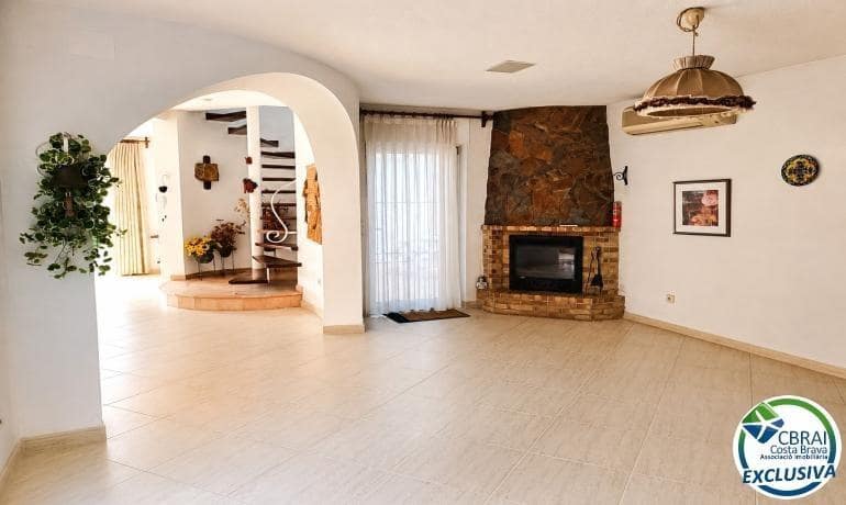 3 sovrum Villa till salu i Empuriabrava med garage - 795 000 € (Ref: 10041108)