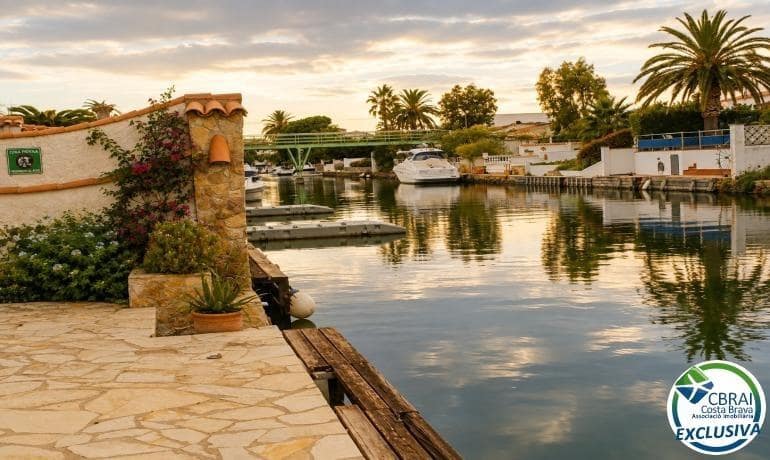 3 sovrum Villa till salu i Empuriabrava med garage - 795 000 € (Ref: 10041108)
