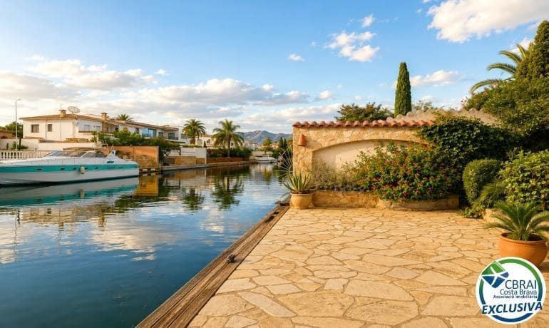 3 sovrum Villa till salu i Empuriabrava med garage - 795 000 € (Ref: 10041108)