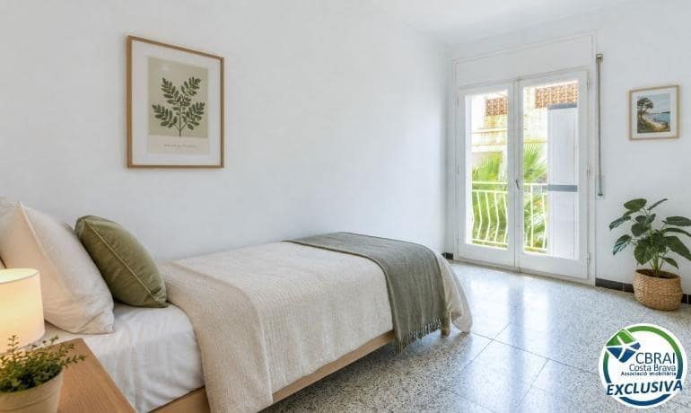 3 bedroom Apartment for sale in Roses - € 185,500 (Ref: 10044806)