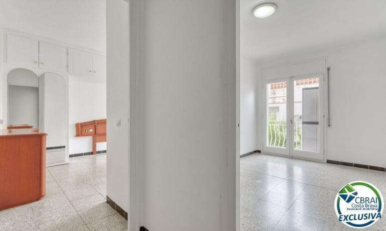 3 bedroom Apartment for sale in Roses - € 185,500 (Ref: 10044806)