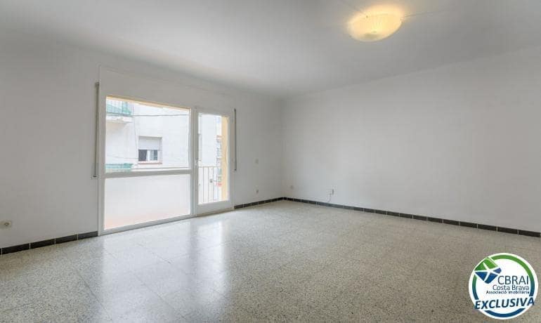 3 bedroom Apartment for sale in Roses - € 185,500 (Ref: 10044806)