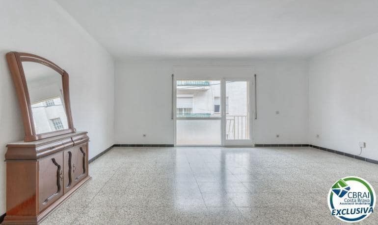 3 bedroom Apartment for sale in Roses - € 185,500 (Ref: 10044806)