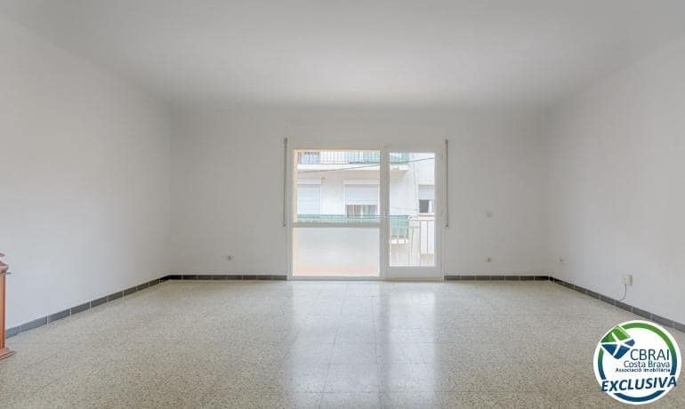 3 bedroom Apartment for sale in Roses - € 185,500 (Ref: 10044806)