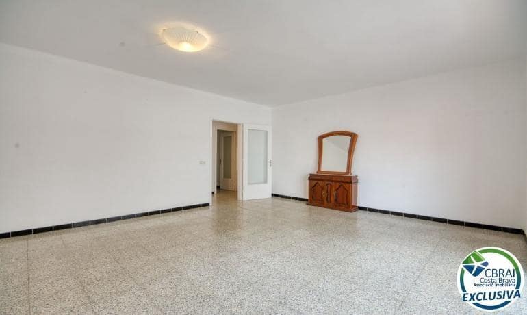 3 bedroom Apartment for sale in Roses - € 185,500 (Ref: 10044806)
