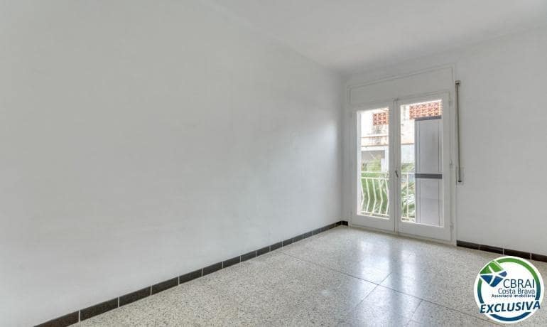 3 bedroom Apartment for sale in Roses - € 185,500 (Ref: 10044806)