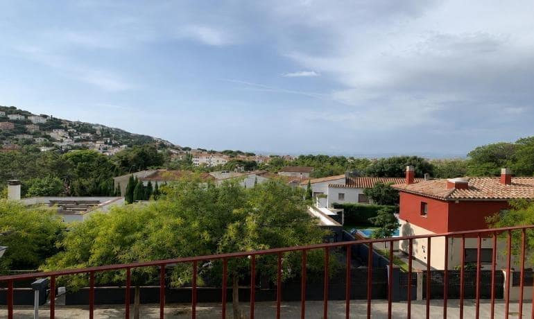 2 bedroom Apartment for sale in Roses with pool - € 185,000 (Ref: 10044809)
