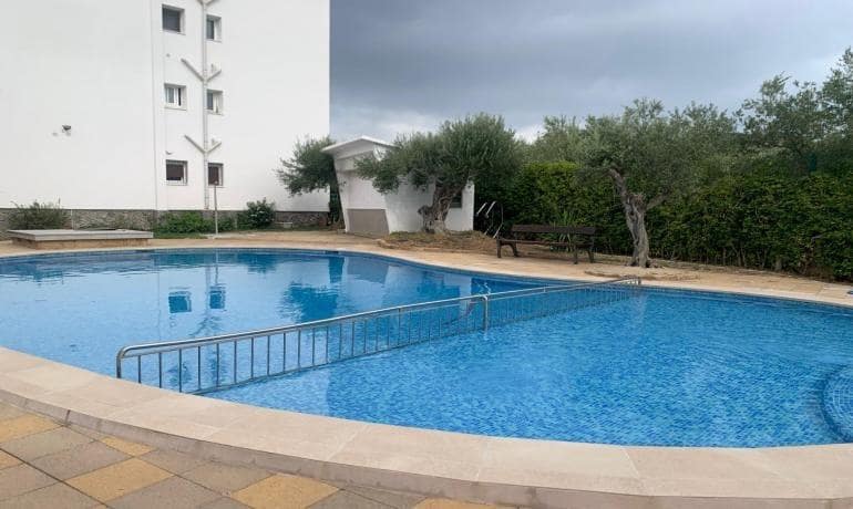 2 bedroom Apartment for sale in Roses with pool - € 185,000 (Ref: 10044809)