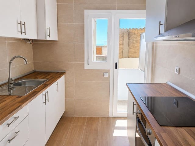 2 sovrum Lägenhet till salu i Roses - 179 000 € (Ref: 10047305)