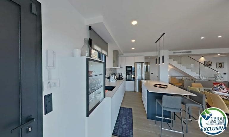 3 slaapkamer Villa te koop in Roses met zwembad garage - € 1.499.000 (Ref: 10055275)