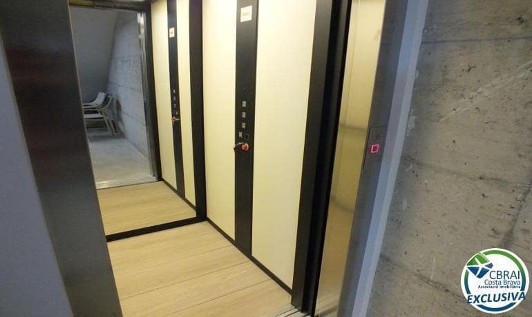3 slaapkamer Villa te koop in Roses met zwembad garage - € 1.499.000 (Ref: 10055275)