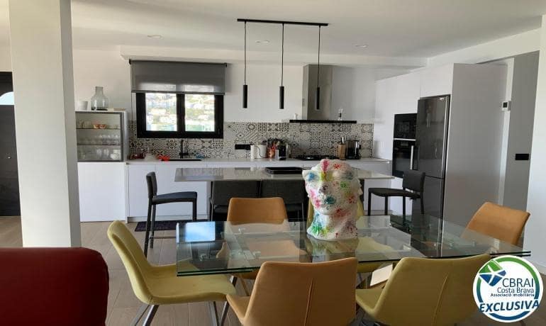 3 slaapkamer Villa te koop in Roses met zwembad garage - € 1.499.000 (Ref: 10055275)
