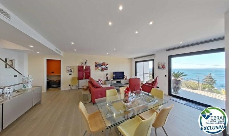3 slaapkamer Villa te koop in Roses met zwembad garage - € 1.499.000 (Ref: 10055275)