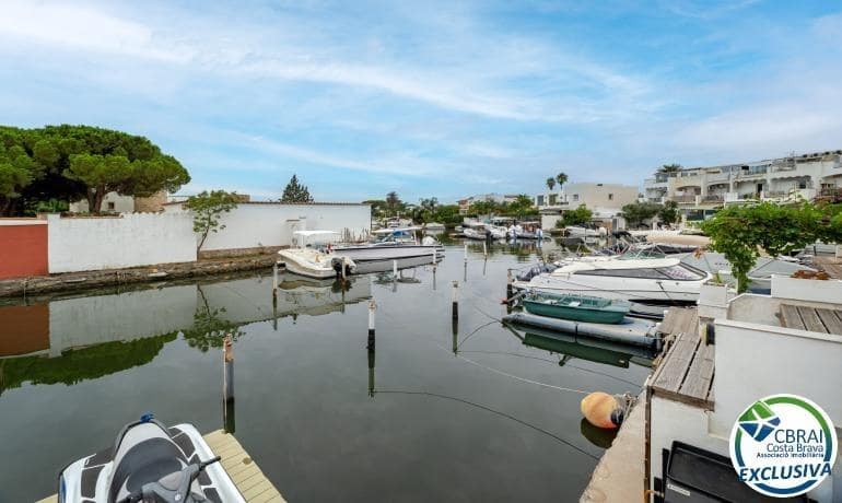 3 bedroom Townhouse for sale in Empuriabrava with pool garage - € 449,000 (Ref: 10070925)