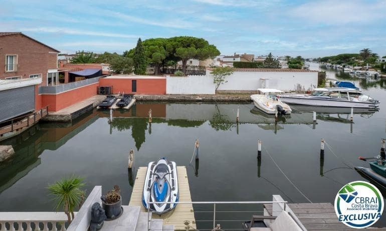 3 bedroom Townhouse for sale in Empuriabrava with pool garage - € 449,000 (Ref: 10070925)