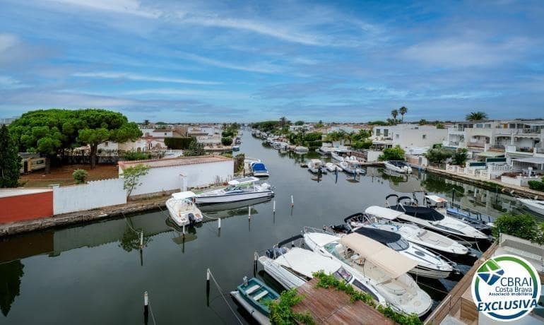 3 bedroom Townhouse for sale in Empuriabrava with pool garage - € 449,000 (Ref: 10070925)
