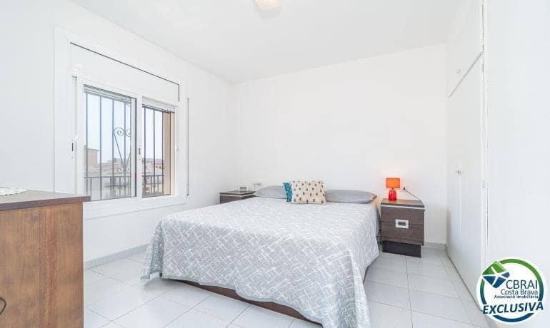 2 soverom Leilighet til salgs i Roses med garasje - € 215 000 (Ref: 10075636)