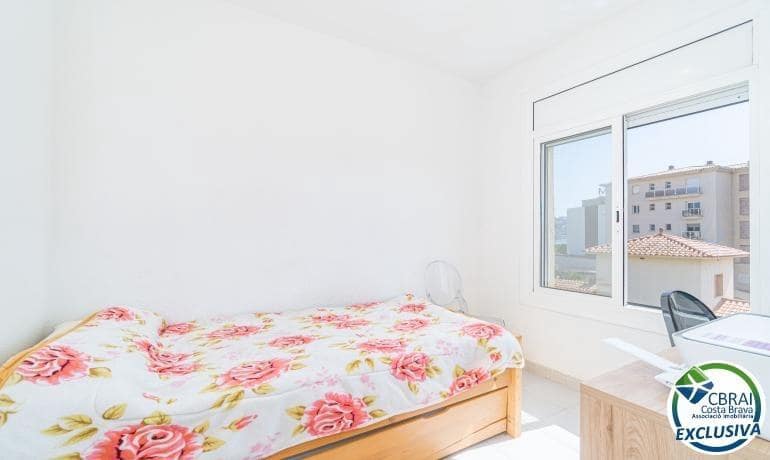 2 soverom Leilighet til salgs i Roses med garasje - € 215 000 (Ref: 10075636)