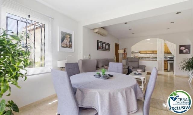 2 sypialnia Willa na sprzedaż w Empuriabrava, Castelló d'Empúries z garażem - 307 000 € (Ref: 10075638)
