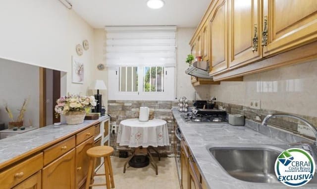 2 sypialnia Willa na sprzedaż w Empuriabrava, Castelló d'Empúries z garażem - 307 000 € (Ref: 10075638)