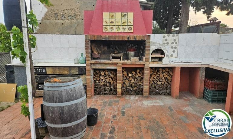 Ubebygd land til salgs i Figueres - € 75 000 (Ref: 10081202)