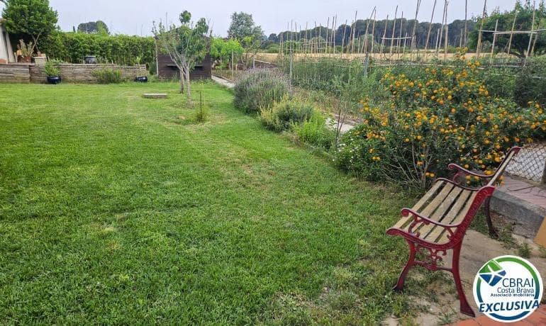 Ubebygd land til salgs i Figueres - € 75 000 (Ref: 10081202)