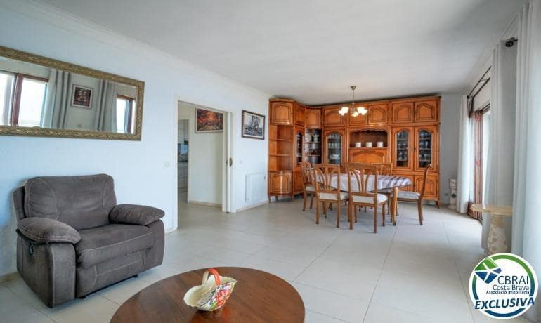 4 quarto Moradia para venda em Llanca com piscina garagem - 575 000 € (Ref: 10094622)