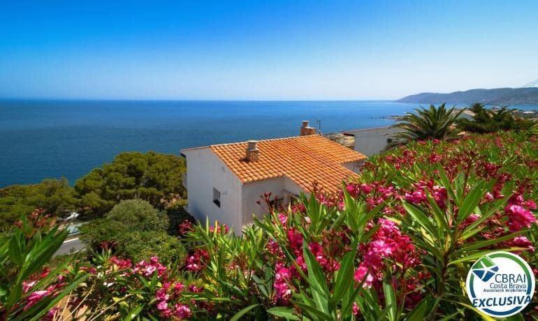 4 quarto Moradia para venda em Llanca com piscina garagem - 575 000 € (Ref: 10094622)
