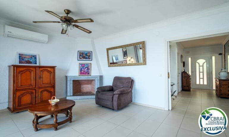 4 quarto Moradia para venda em Llanca com piscina garagem - 575 000 € (Ref: 10094622)