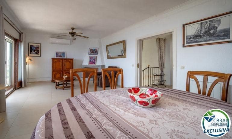 4 quarto Moradia para venda em Llanca com piscina garagem - 575 000 € (Ref: 10094622)