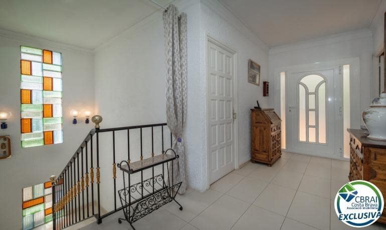 4 quarto Moradia para venda em Llanca com piscina garagem - 575 000 € (Ref: 10094622)