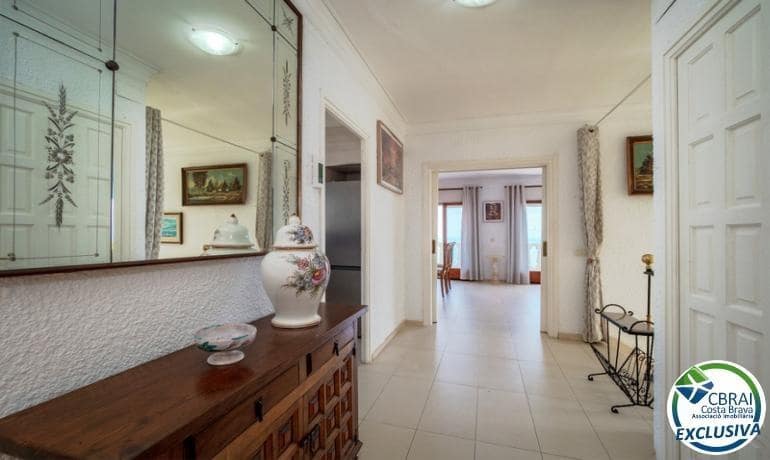 4 quarto Moradia para venda em Llanca com piscina garagem - 575 000 € (Ref: 10094622)