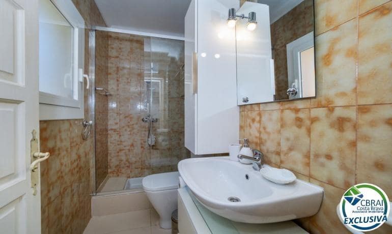 4 quarto Moradia para venda em Llanca com piscina garagem - 575 000 € (Ref: 10094622)