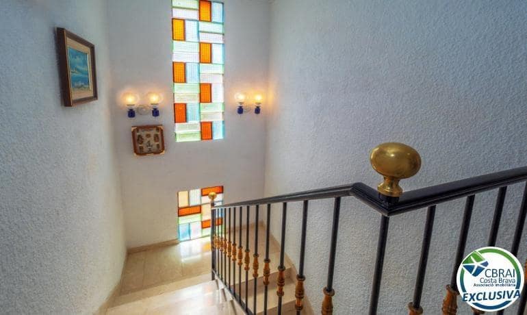 4 quarto Moradia para venda em Llanca com piscina garagem - 575 000 € (Ref: 10094622)