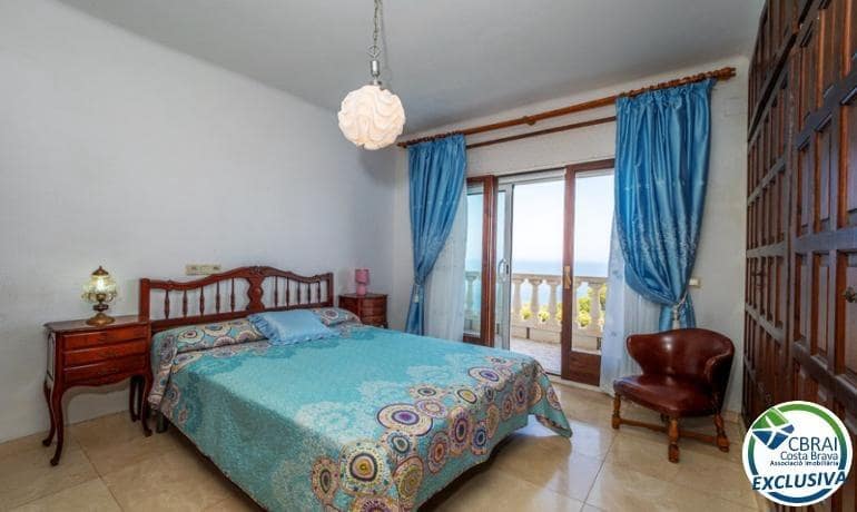 4 quarto Moradia para venda em Llanca com piscina garagem - 575 000 € (Ref: 10094622)