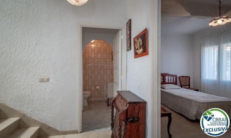4 quarto Moradia para venda em Llanca com piscina garagem - 575 000 € (Ref: 10094622)