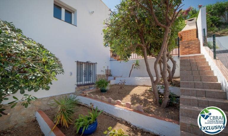 4 quarto Moradia para venda em Llanca com piscina garagem - 575 000 € (Ref: 10094622)