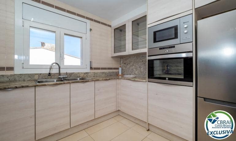 4 quarto Moradia para venda em Llanca com piscina garagem - 575 000 € (Ref: 10094622)