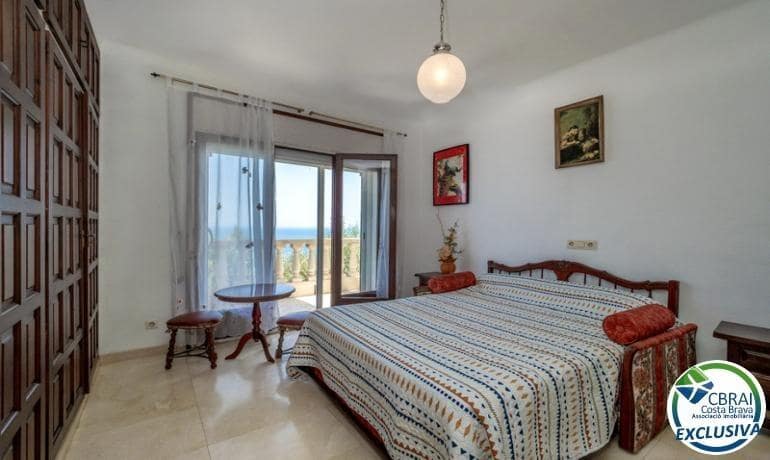 4 quarto Moradia para venda em Llanca com piscina garagem - 575 000 € (Ref: 10094622)